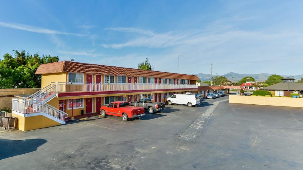 Hollister Inn - photo 22