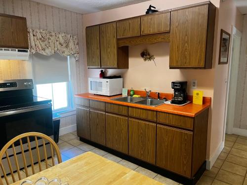 Claddagh Motel & Suites - photo 80