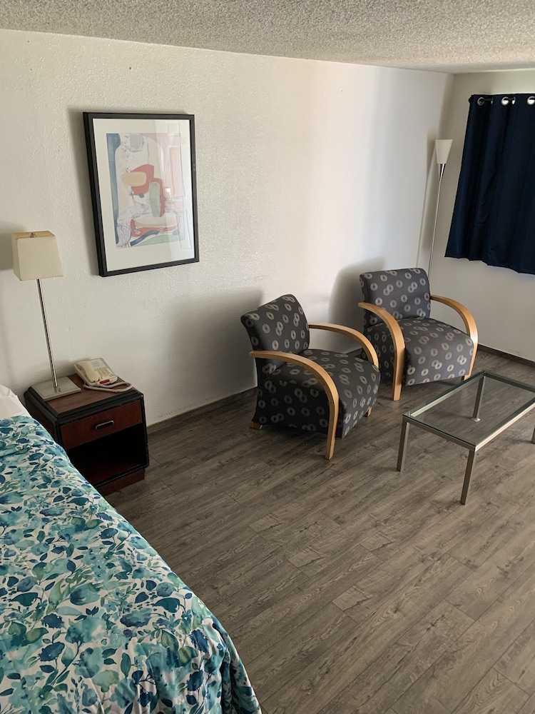 Smokey Point Motor Inn - photo 20