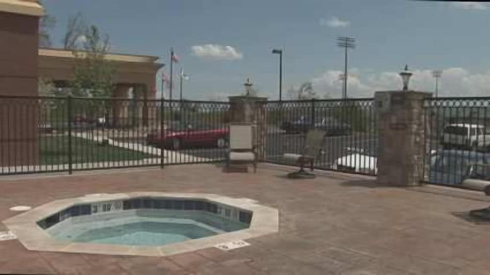 Hampton Inn & Suites Sevierville @ Stadium Drive - photo 25