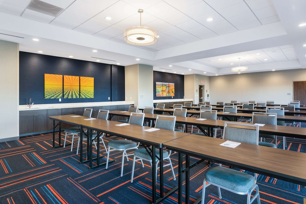 Hampton Inn Circleville - photo 41