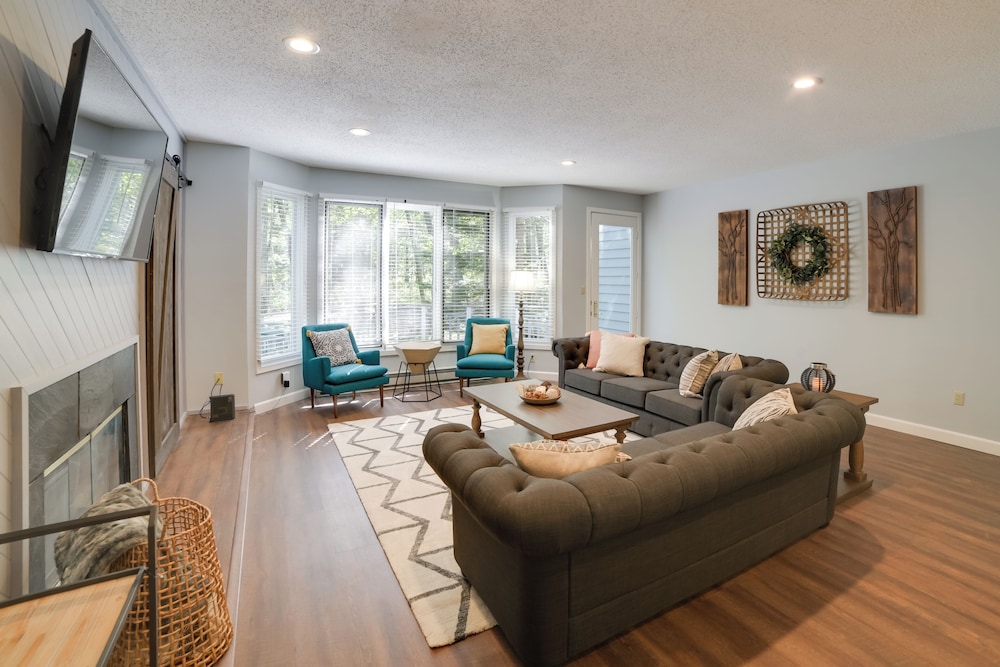 Wintergreen Resort Condo w Deck; Ski Hike Shops — hotel in Roseland