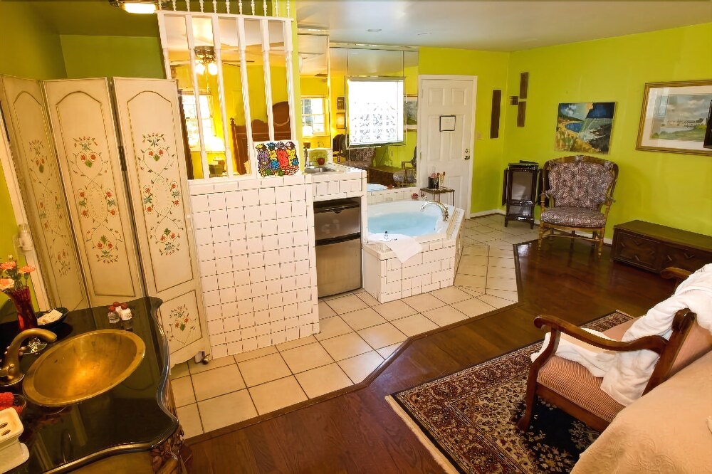The Applewood Manor - photo 11