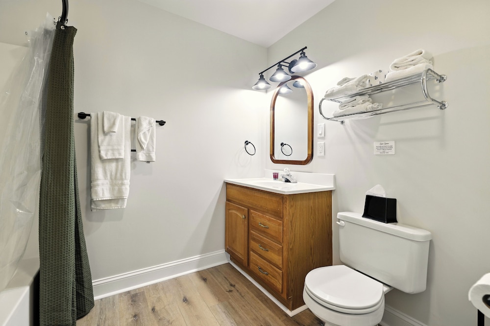 Hillside Motel LLC - photo 102