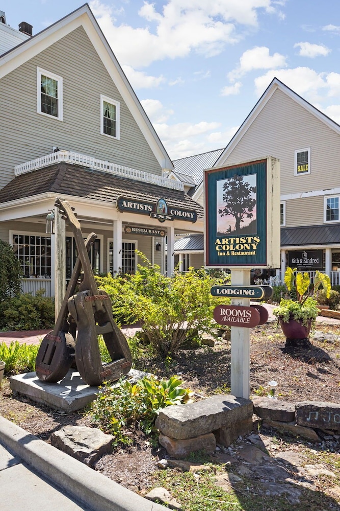 Artists Colony Inn & Restaurant - photo 55