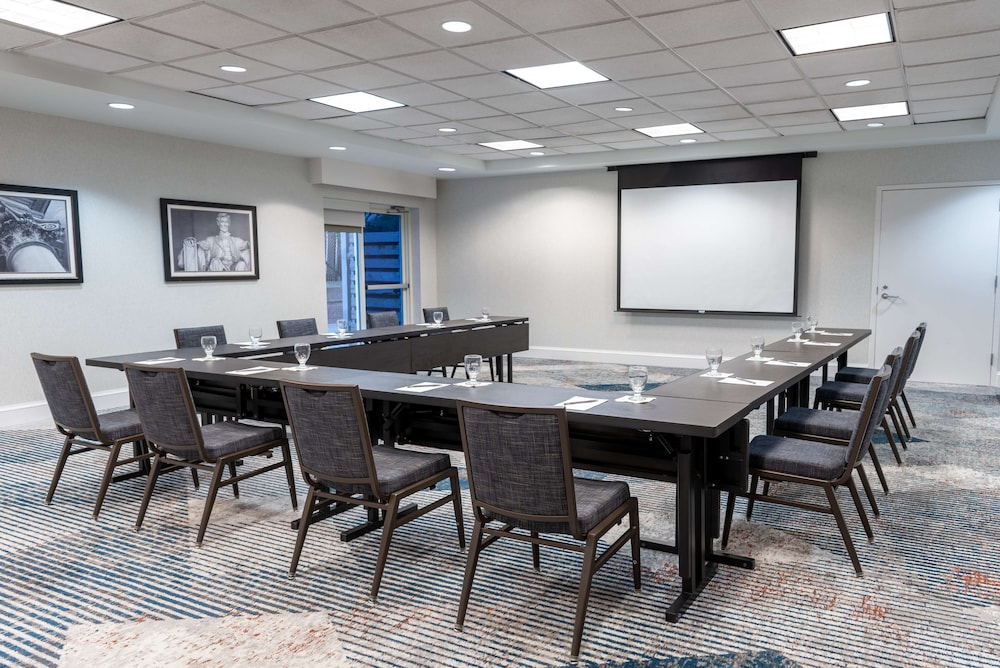 Hilton Garden Inn Arlington Courthouse Plaza - photo 41