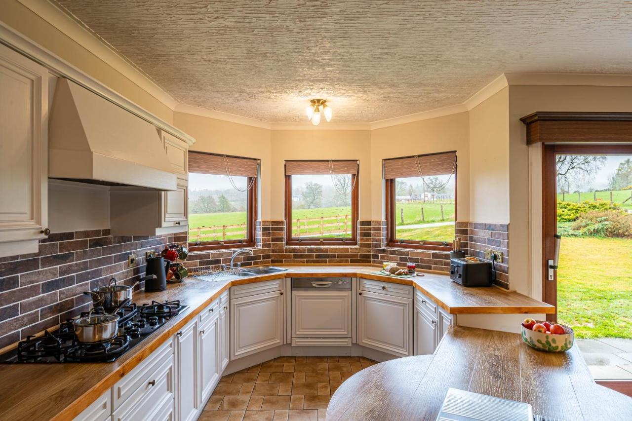 Corrie House with Hot Tub — 4-Star Luxury Hotel in Beauly, United Kingdom