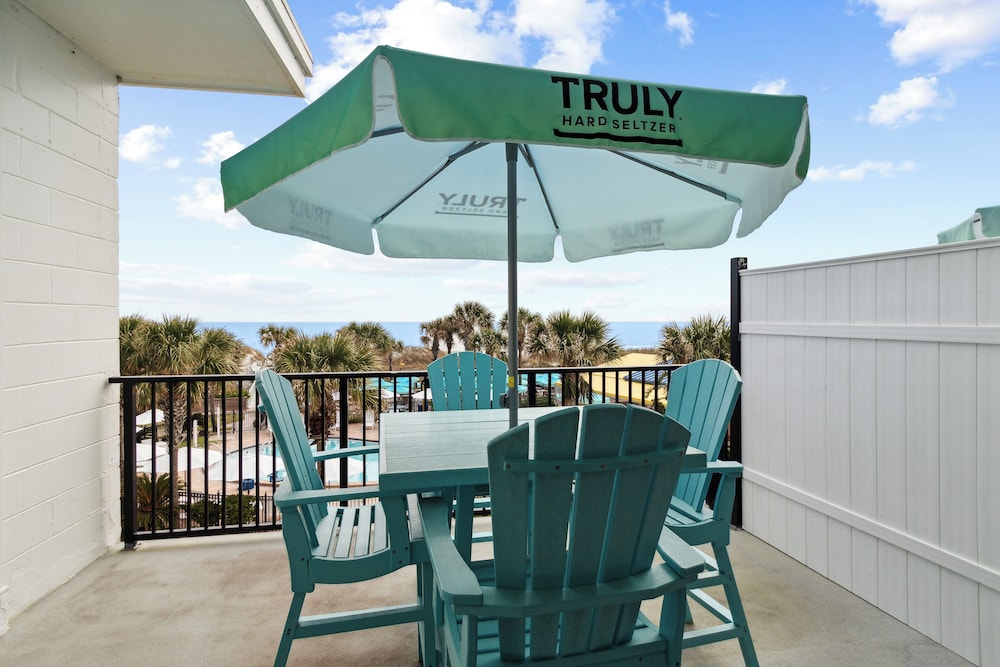 Seahorse Oceanfront Inn - photo 73