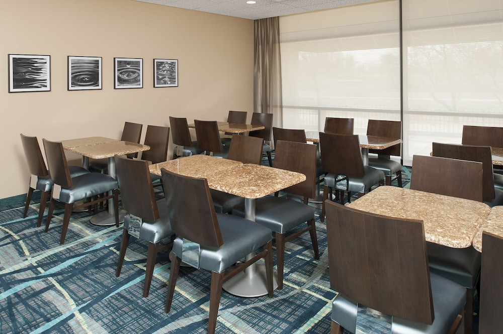 SpringHill Suites Chicago O'Hare by Marriott - photo 35