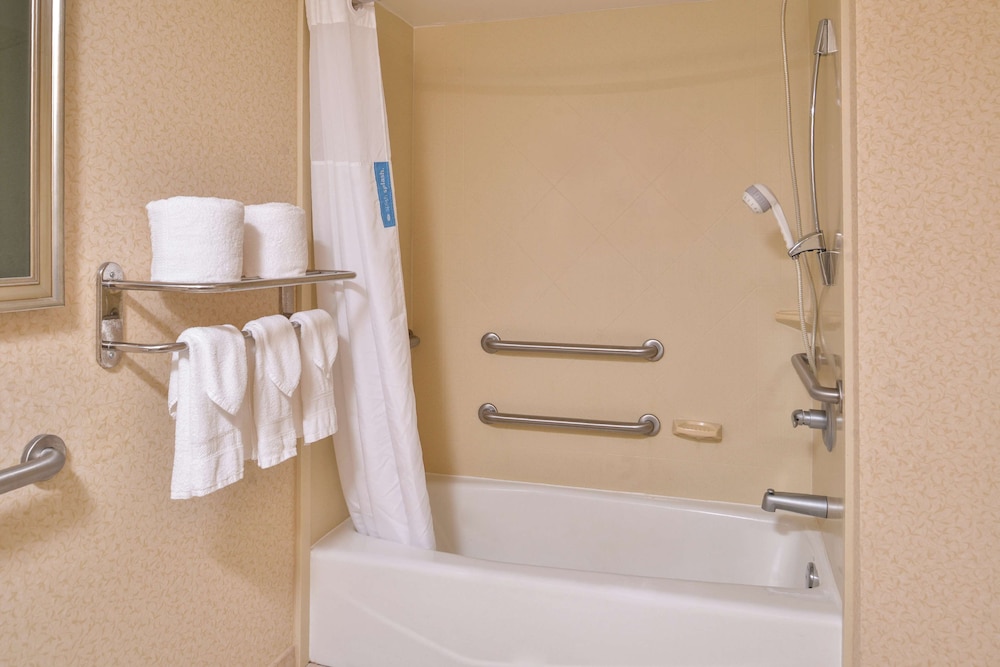 Hampton Inn Staunton - photo 24