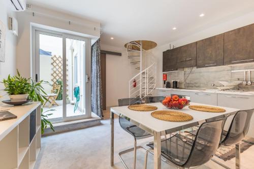 Sliema Luxurious One Bedroom Duplex Maisonette — 4-Star Luxury Hotel in Sliema, Malta