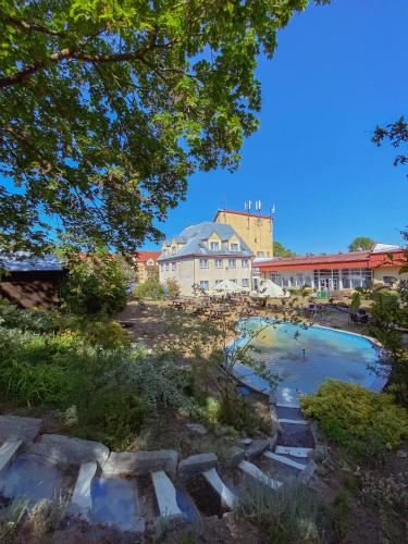 Universal - carbon neutral hotel in Lazy