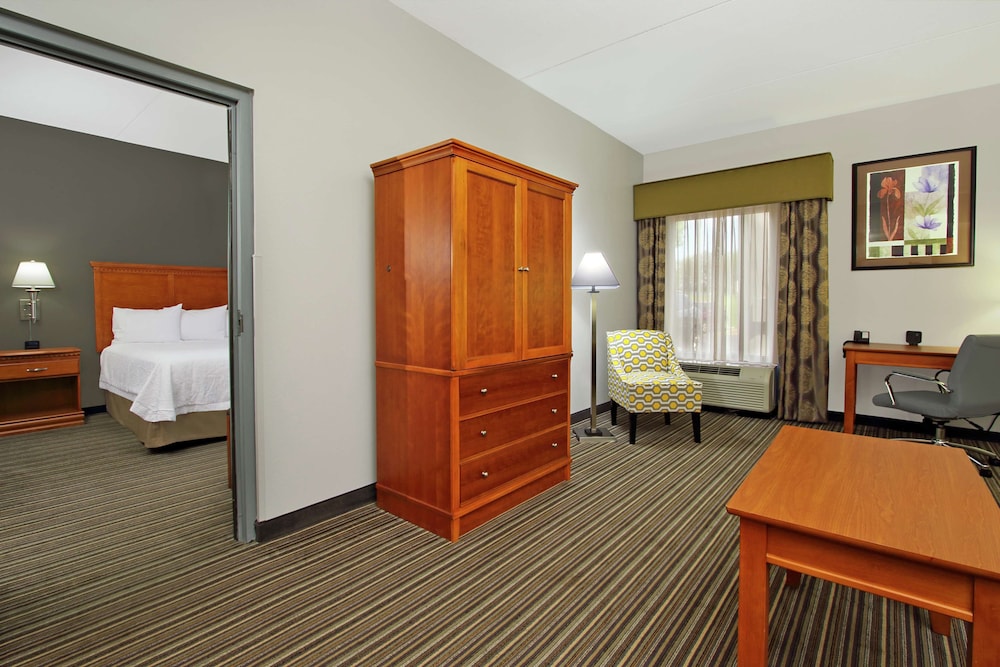 Hampton Inn Ashtabula - photo 19