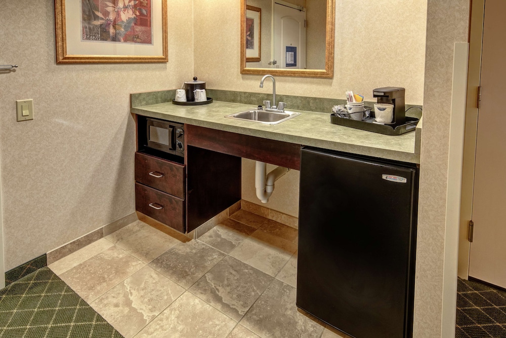 Hampton Inn Cambridge - photo 21