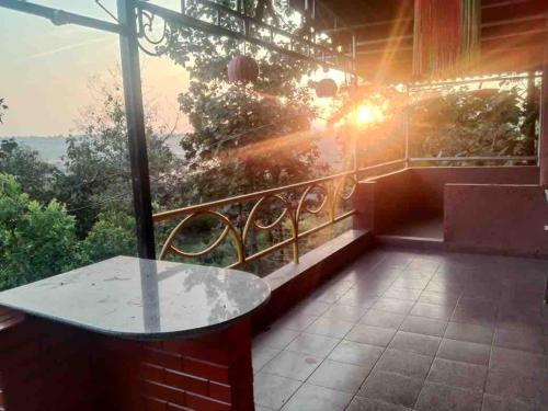 Couple Friendly Abode Jungle Bathtub — Unknown City — photo 4