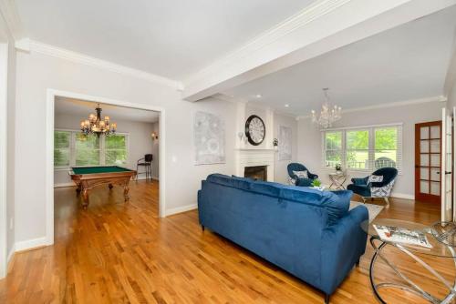 5755 Butler Warren Cheerful 6 Bedroom Villa with fishing pond — 4-Star Luxury Hotel in Jericho, United States