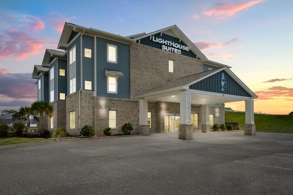 Lighthouse Suites Best Western Signature Collection - carbon neutral hotel in Emerald Isle