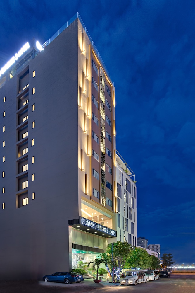 Bliss Luxury Hotel — 4-Star Luxury Hotel in Da Nang, Vietnam