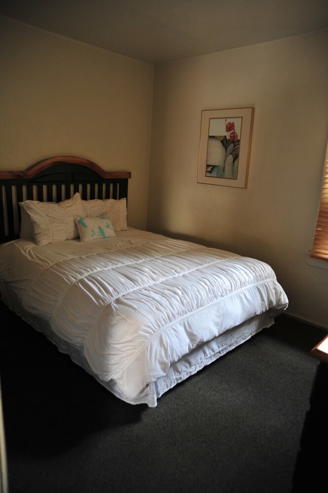 The Manor Motel - photo 11