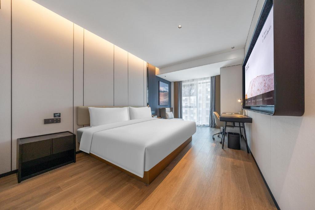 Atour Hotel Chengdu West Railway Station Zhongba — 4-Star Luxury Hotel in Chengdu, People's Republic of China