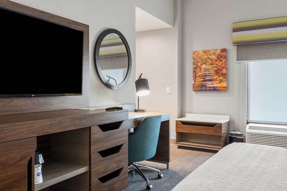 Hampton Inn Front Royal - photo 18