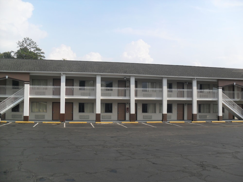 Newport News Inn - photo 19