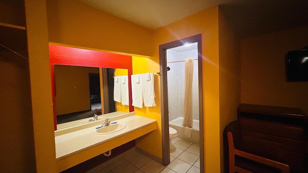 Relax Inn By OYO Sulphur Hwy 90 - photo 23