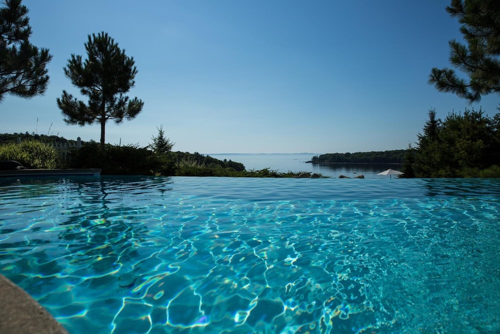 Island View Inn - carbon neutral hotel in Rockport