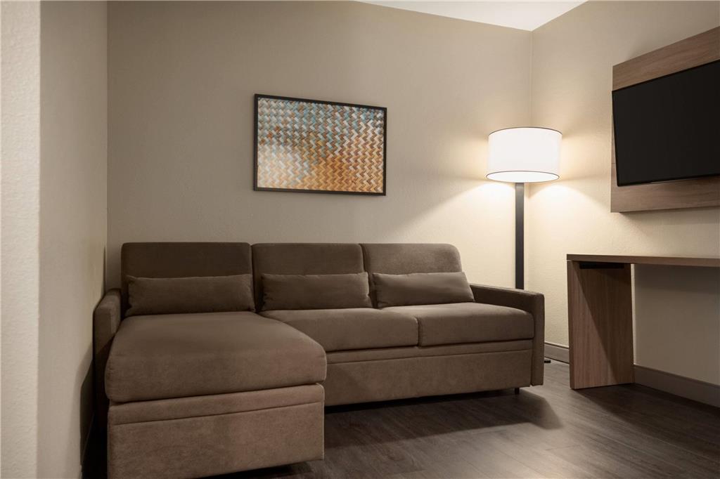La Quinta Inn & Suites by Wyndham Montgomery - photo 21