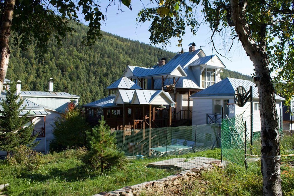 Baikal Ersi — hotel in Listvyanka