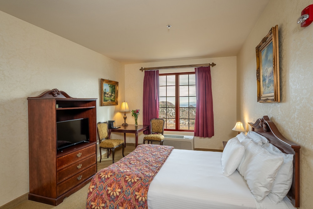 Silverland Inn and Suites - photo 14