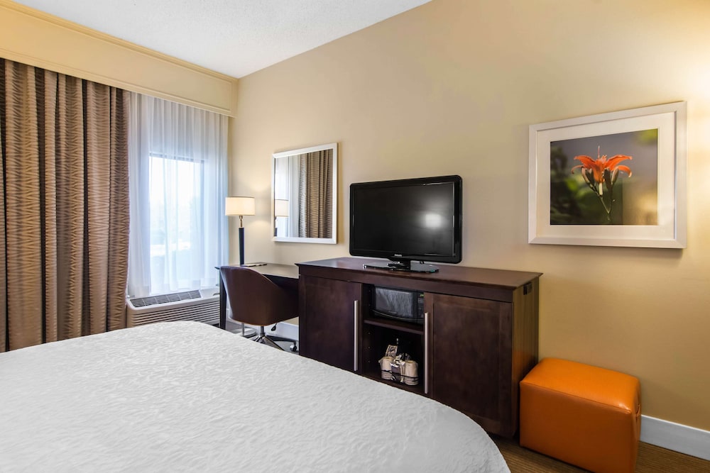 Hampton Inn South Hill - photo 24