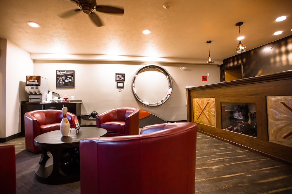 Ten Pin Inn & Suites - photo 4