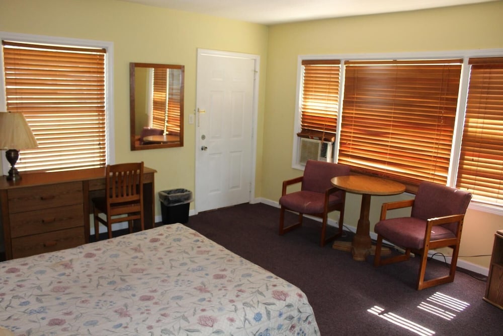 Crest Motel - photo 13