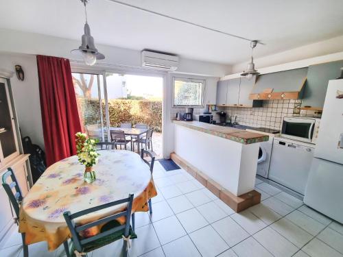 Porto di Mar Yourhosthelper in Cavalaire-Sur-Mer, France