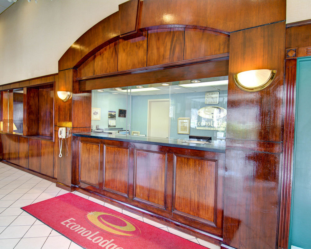 Econo Lodge Takoma Park - photo 10