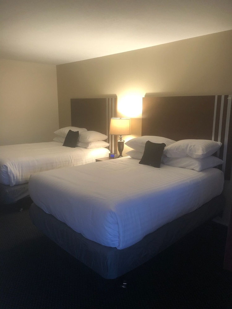 Red Lion Inn & Suites La Pine - photo 8