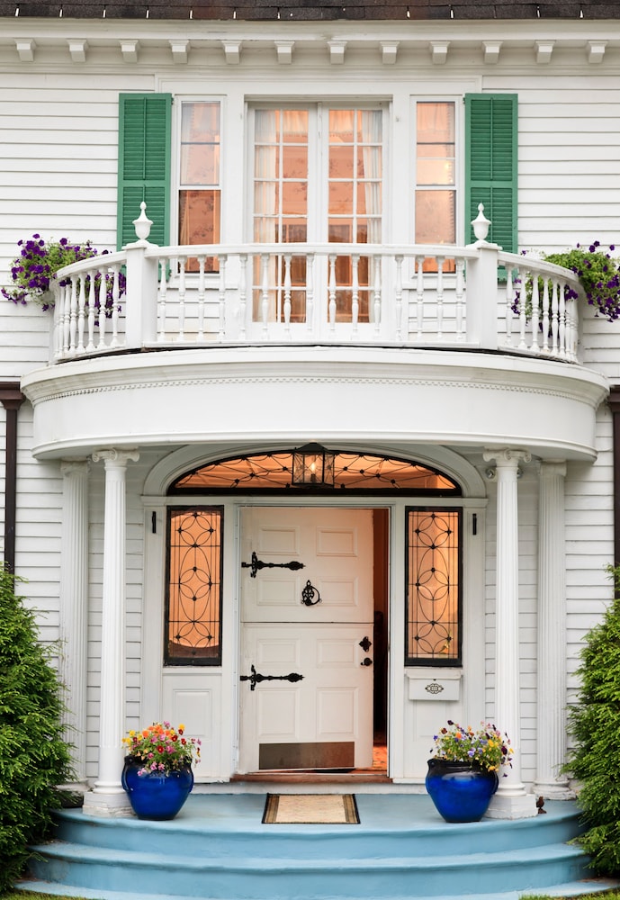 Hampton Terrace Inn - carbon neutral hotel in Lenox