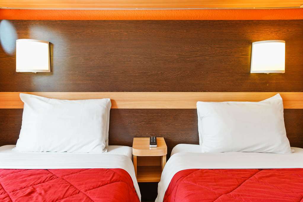 Premiere Classe Villejust ZA Courtaboeuf pet-friendly hotel Villejust