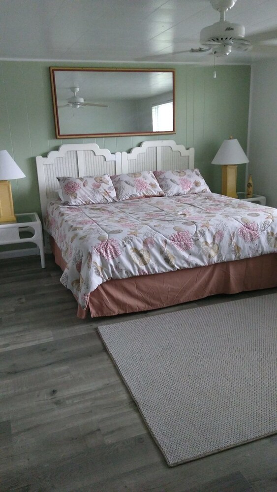 Tropical Winds Motel & Cottages - photo 17