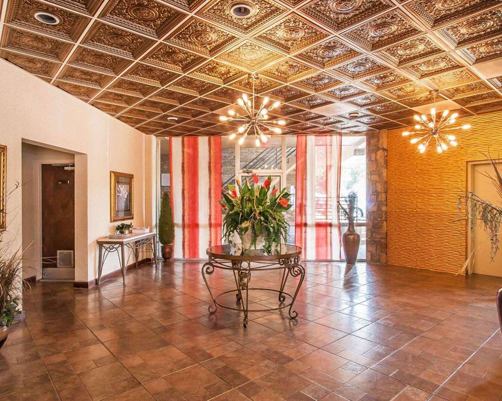 Clarion Inn & Suites University Center - photo 4