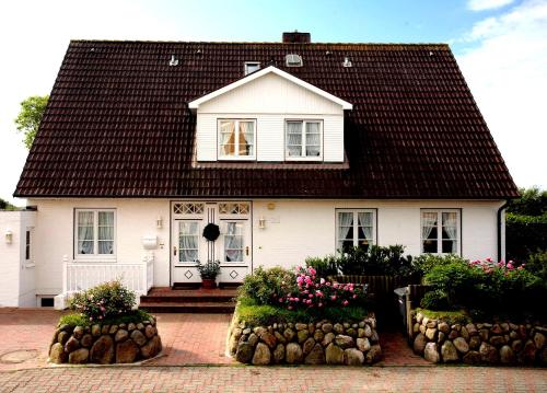 Haus Elvi Fuchs an den alten Salzwiesen — 4-Star Luxury Hotel in Westerland, Germany