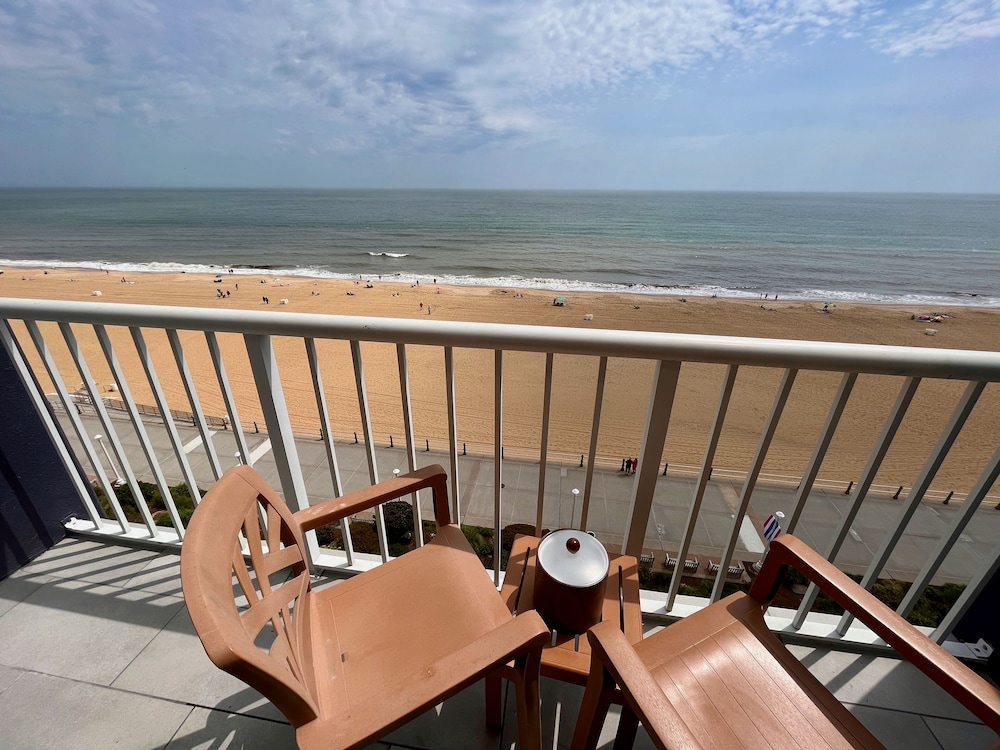 Hampton Inn Virginia Beach Oceanfront North - photo 28