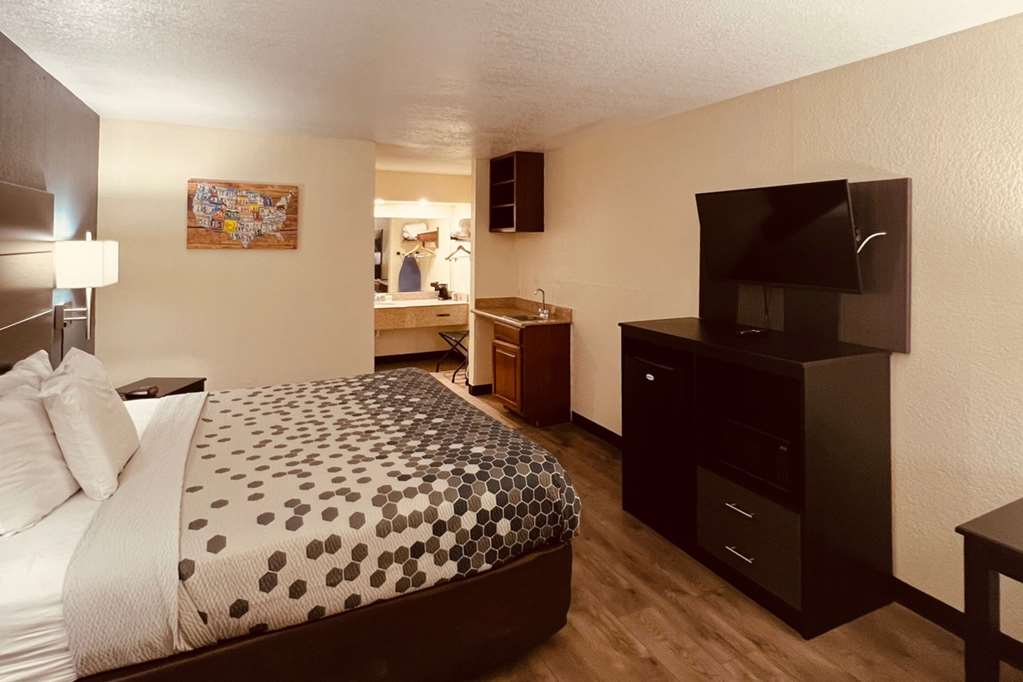 Econo Lodge Inn & Suites Downtown San Antonio - photo 14