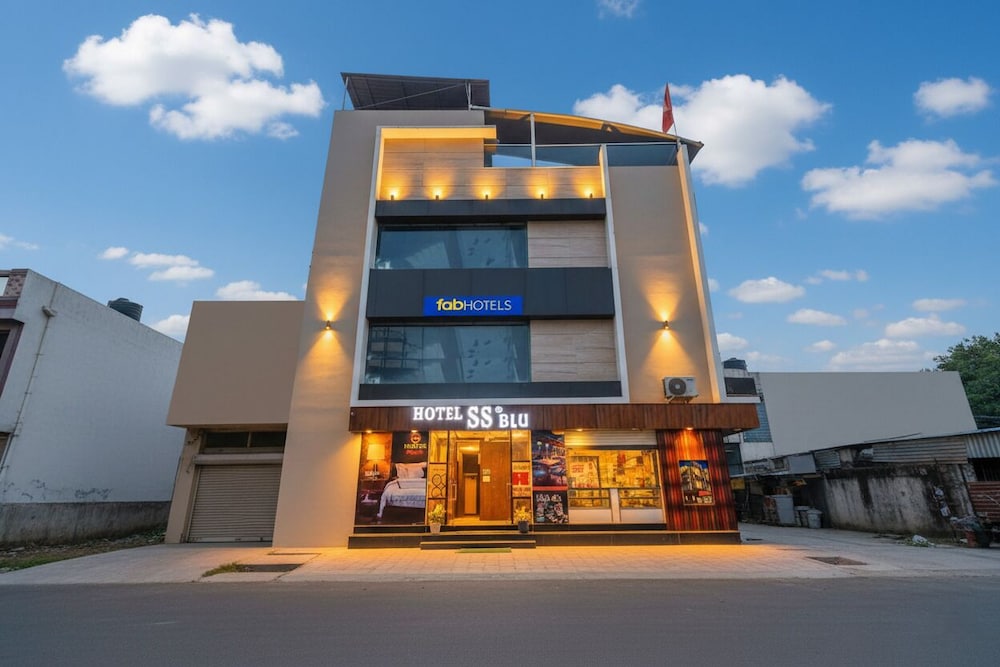 Fabhotel Ss Blue - carbon neutral hotel in Indore