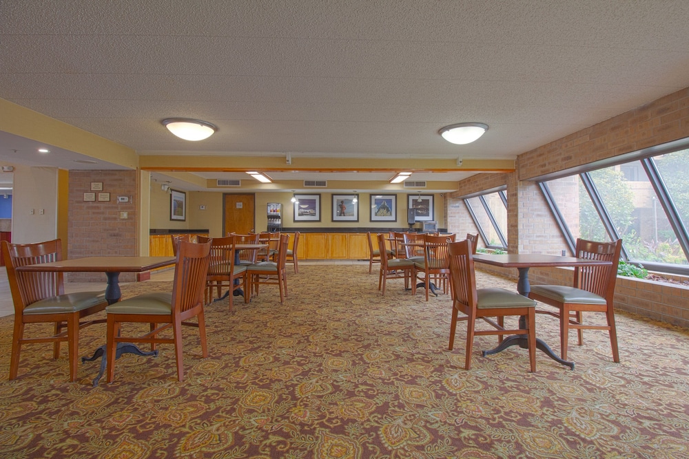 Tulsa Square Hotel Central I 44 By OYO - photo 75