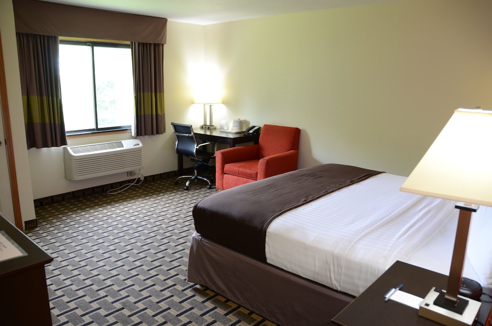AmericInn by Wyndham West Burlington - photo 15