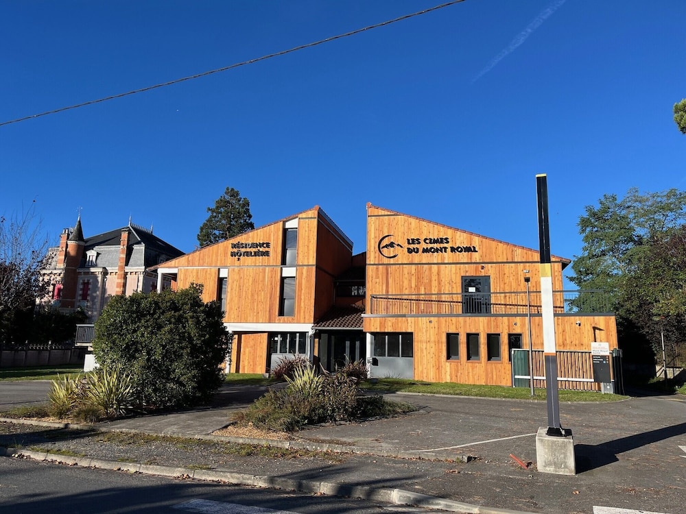 Les Cimes du Mont Royal in Montrejeau, France