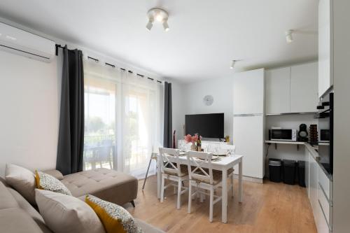 Apartment Lotta with garden — 4-Star Luxury Hotel in Tar, Croatia