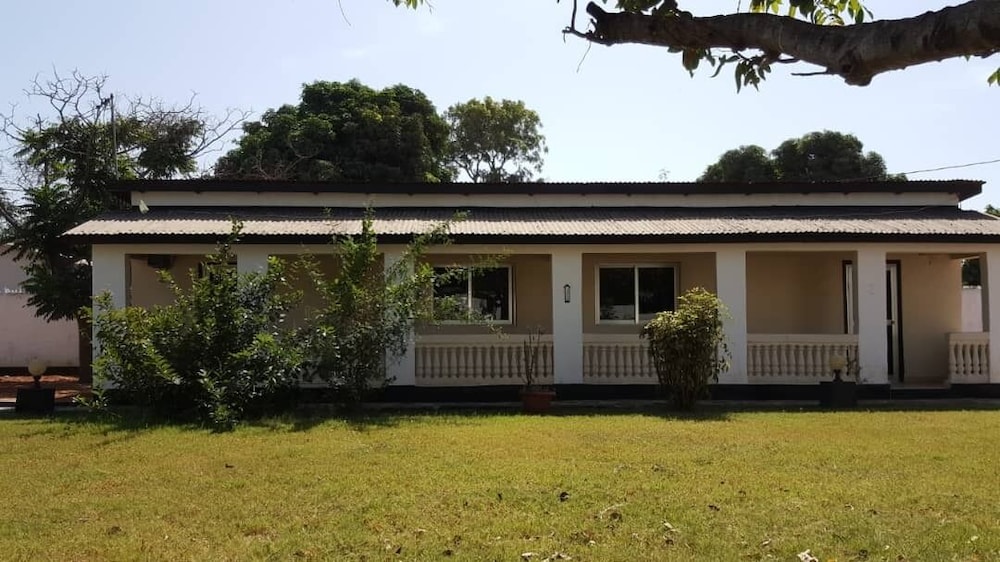 Bahamas Guest — hotel in Banjul